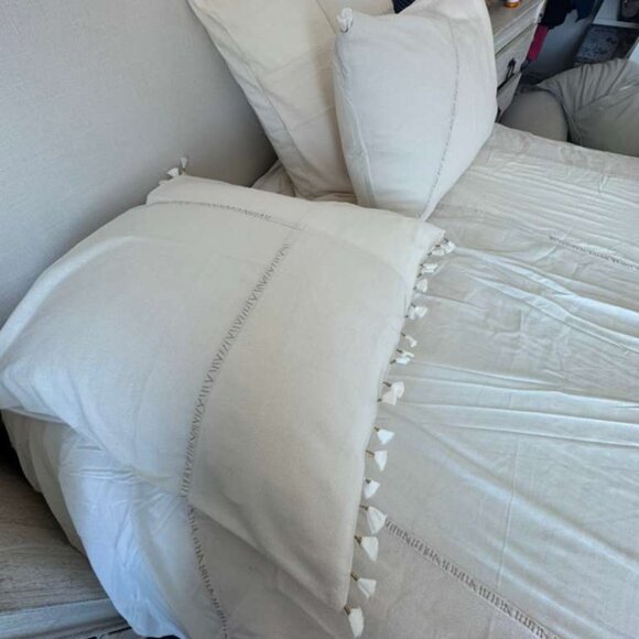 ABC Carpet & Home Cream Bedspread Set Luxury cozy chic - Picture 3 of 9